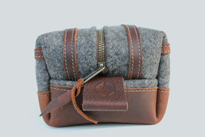 Front-of-Dopp-Kit_with_Logo